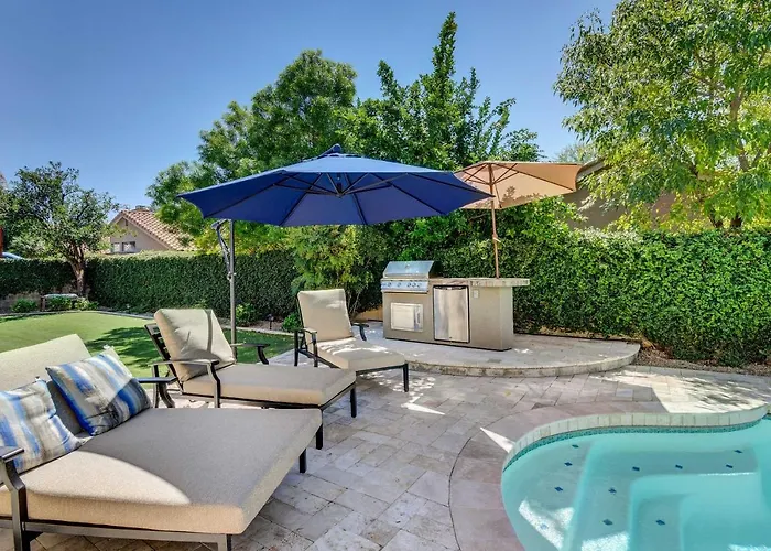 Poolside Backyard Oasis! Scottsdale Family Retreat Holiday home *