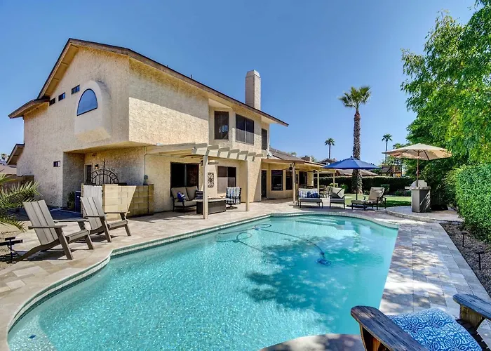 Poolside Backyard Oasis! Scottsdale Family Retreat Holiday home *